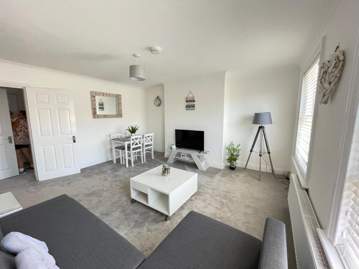 בורנמות' Light And Airy 1 Bedroom Flat 700M From The Beach מראה חיצוני תמונה