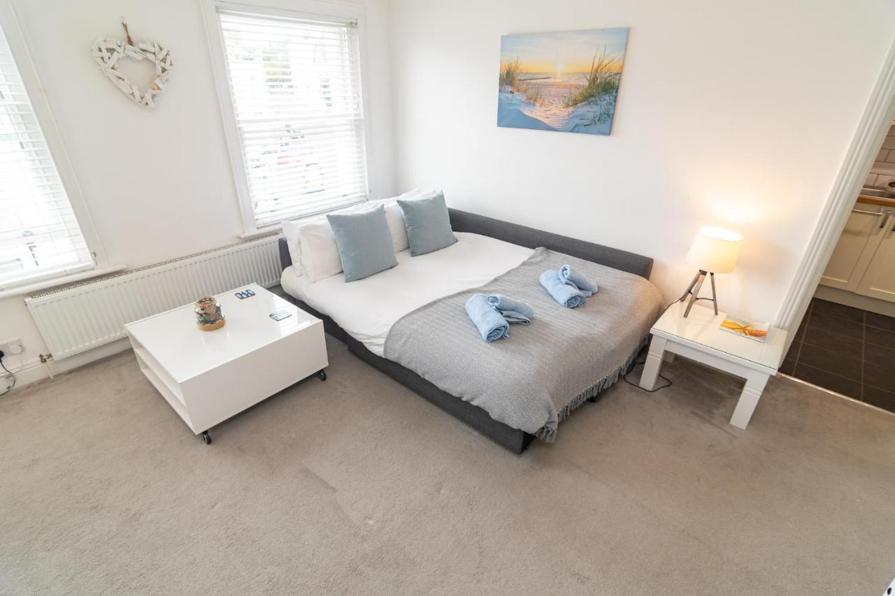 בורנמות' Light And Airy 1 Bedroom Flat 700M From The Beach מראה חיצוני תמונה